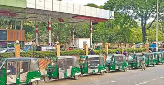 গ্যাসের চাপ কম, সিএনজি স্টেশনে দীর্ঘ লাইন